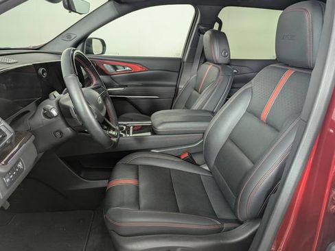 Used 2024 Chevrolet Traverse RS AWD/4WD image 10