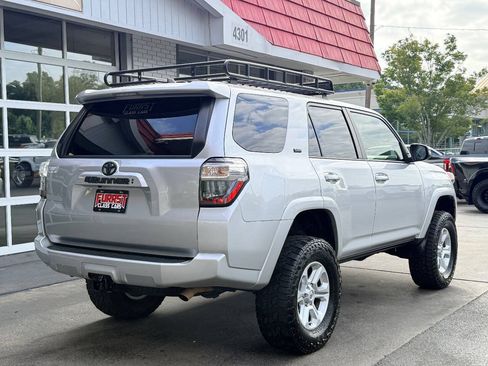 Used 2022 Toyota 4Runner SR5 Premium AWD/4WD image 3