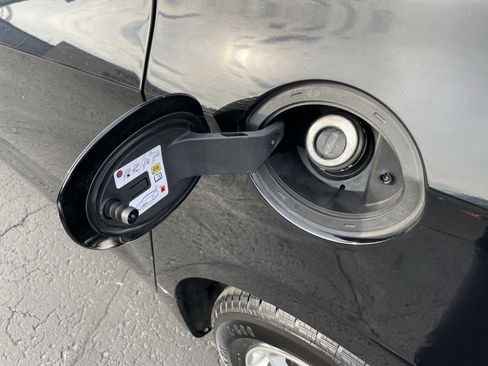 Used 2024 Chrysler Voyager LX image 53