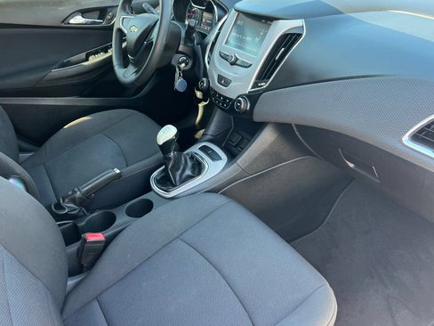 Used 2017 Chevrolet Cruze LS FWD image 16