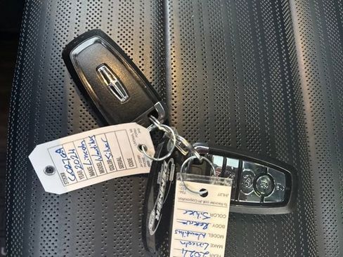 Certified 2024 Lincoln Nautilus Reserve w/ Equipment Group 202A image 34