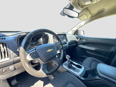 Used 2022 Chevrolet Colorado LT w/ LT Convenience Package image 9