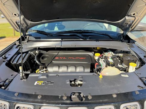 Used 2019 Jeep Compass Trailhawk AWD/4WD image 15