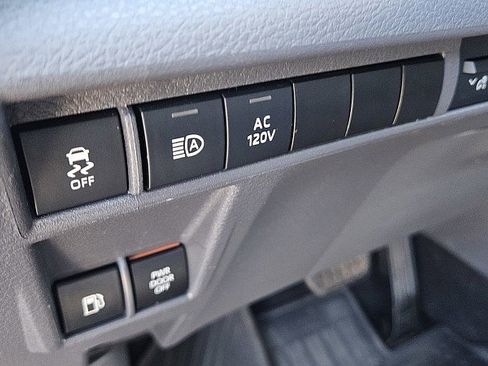 Used 2021 Toyota Sienna Limited image 19