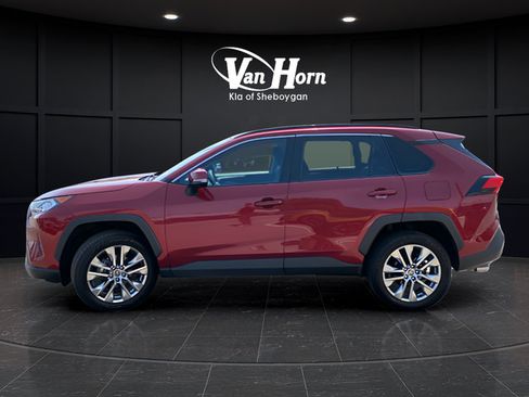 Used 2021 Toyota RAV4 XLE Premium AWD/4WD image 4