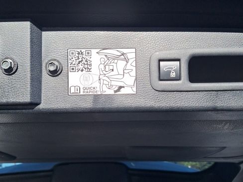 Used 2022 Toyota Sienna XLE image 6