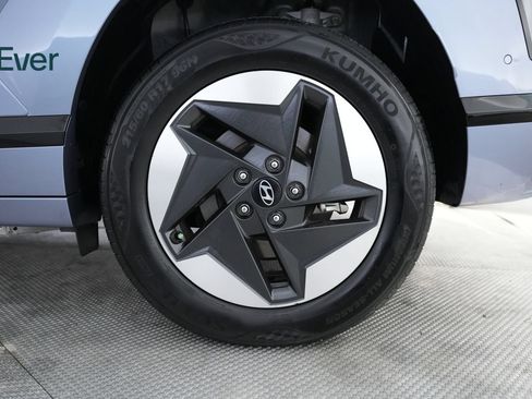 Used 2024 Hyundai Kona Limited FWD image 9