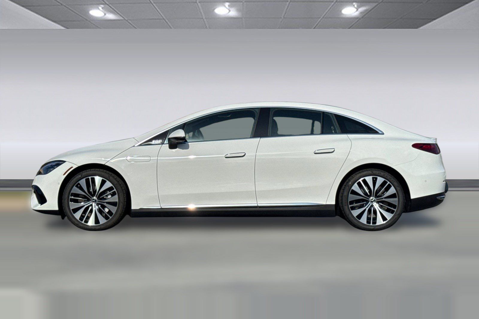 Used 2026 Mercedes-Benz EQE 320 4MATIC Sedan image 2