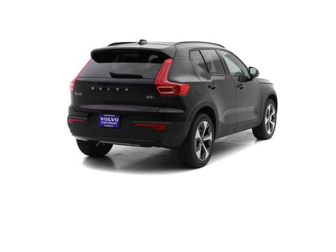 Certified 2026 Volvo XC40 B5 Plus w/ Protection Package Premier image 4