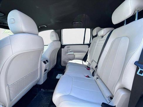 New 2025 Mercedes-Benz GLB 250 4MATIC image 18