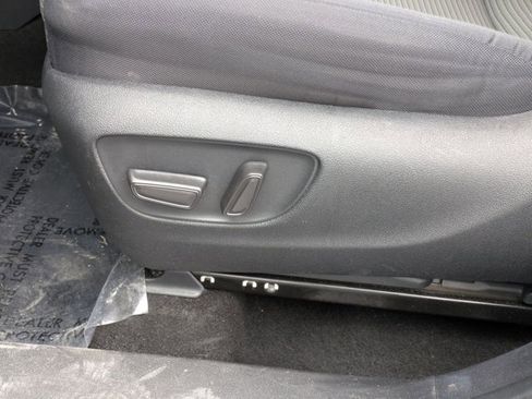 Used 2024 Toyota Highlander LE image 6