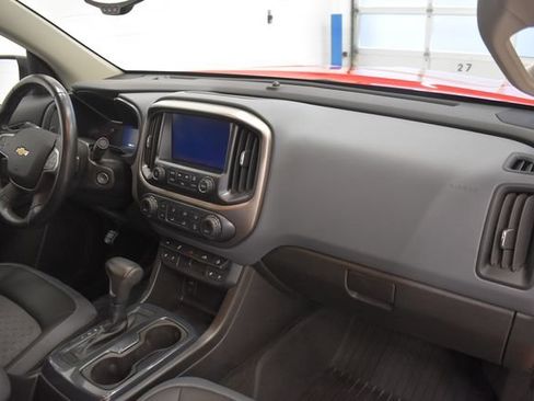 Used 2018 Chevrolet Colorado Z71 AWD/4WD image 18