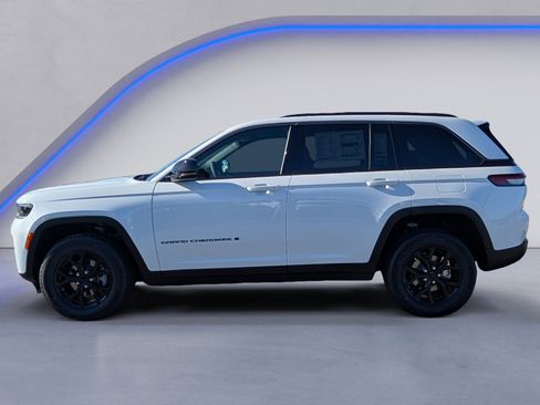 New 2026 Jeep Grand Cherokee Altitude AWD/4WD image 3
