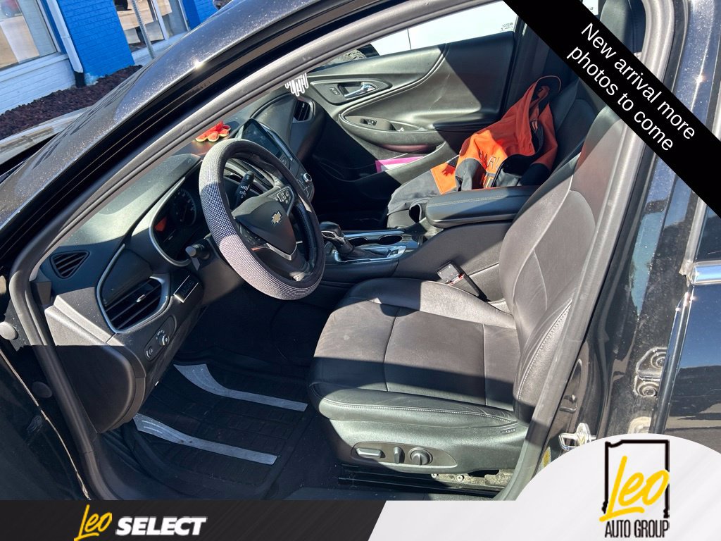 Used 2022 Chevrolet Malibu LT w/ Leather Package FWD image 2