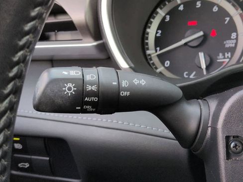 Used 2021 Toyota Highlander XLE image 29