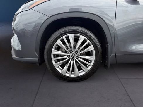 Used 2023 Toyota Highlander Platinum AWD/4WD image 15