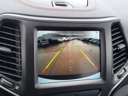 Used 2020 Jeep Cherokee Trailhawk w/ Cold Weather Group AWD/4WD image 25