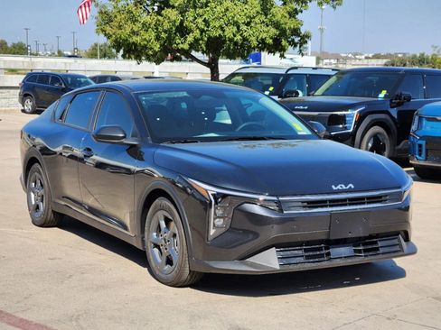New 2025 Kia K4 LXS image 2