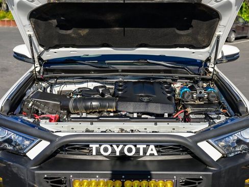 Used 2017 Toyota 4Runner TRD Off-Road Premium image 10