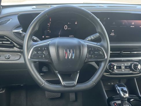 Used 2025 Buick Envista Sport Touring image 10