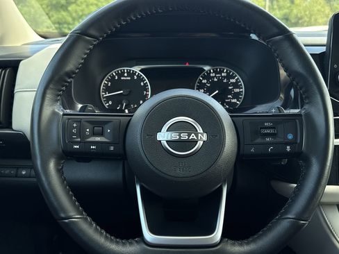 Used 2024 Nissan Pathfinder SL image 15