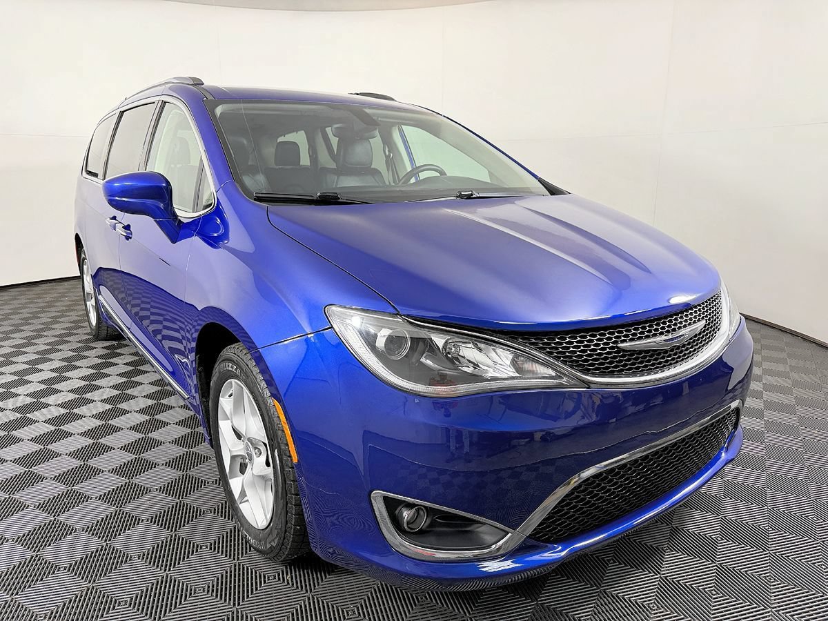 Used 2018 Chrysler Pacifica Touring-L w/ Tire & Wheel Group FWD image 4