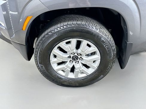 Used 2022 Nissan Frontier SV AWD/4WD image 8