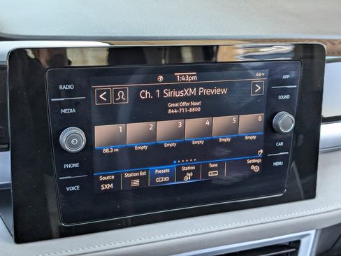 Used 2025 Volkswagen Taos SE w/ Black Wheel Package image 27