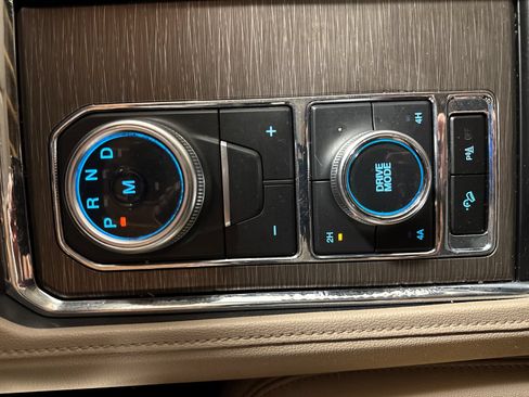Used 2023 Ford Expedition Limited AWD/4WD image 16
