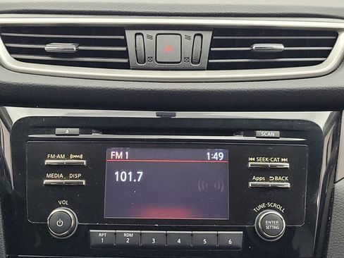 Used 2014 Nissan Rogue SV FWD image 25