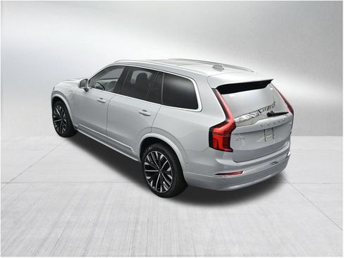 Used 2025 Volvo XC90 T8 Plus AWD/4WD image 19