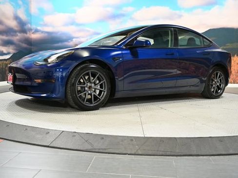 Used 2023 Tesla Model 3 Standard Range RWD image 3