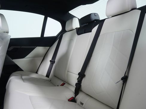 New 2026 BMW i5 eDrive40 w/ M Sport Package image 16