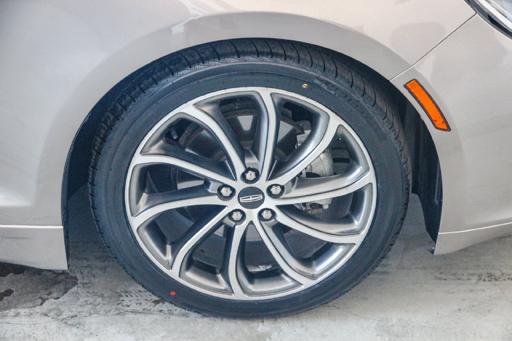 Used 2019 Lincoln MKZ Reserve w/ Reserve Plus Package FWD image 11