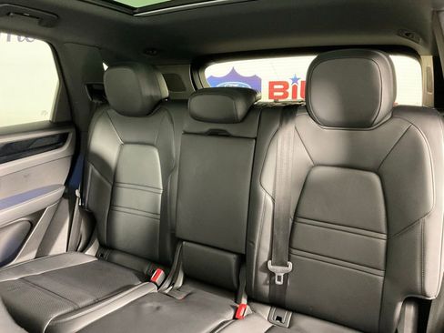 Used 2021 Porsche Cayenne AWD/4WD image 16