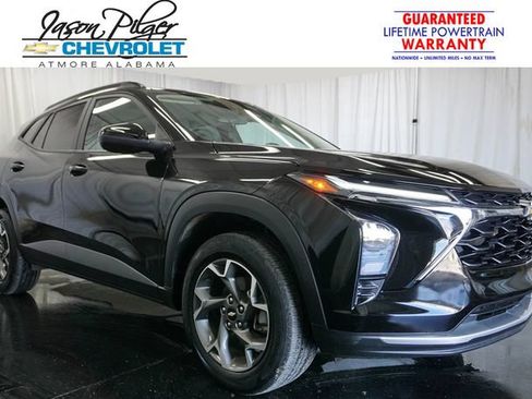 Used 2025 Chevrolet Trax LT w/ Driver Confidence Package FWD image 1
