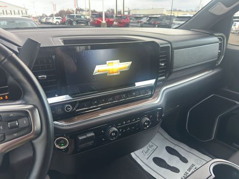 Used 2025 Chevrolet Silverado 1500 LT image 16