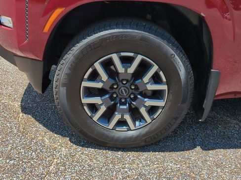 Used 2024 Nissan Frontier SL w/ Technology Package RWD image 10