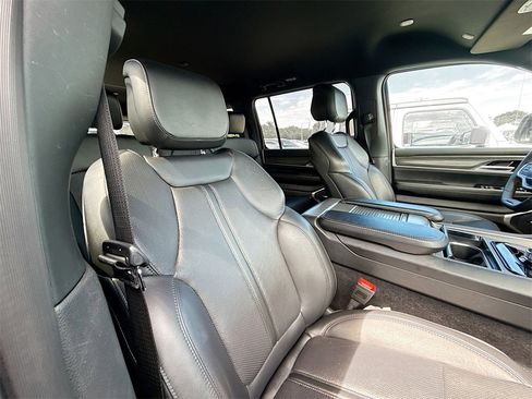 Used 2023 Jeep Wagoneer L Series II image 31