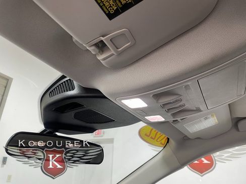 Used 2022 Ford Escape SE w/ SE Sport Appearance Package image 18