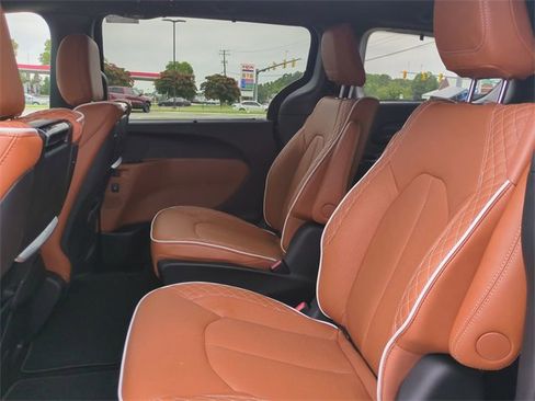 New 2026 Chrysler Pacifica Pinnacle w/ Trailer Tow Group image 14