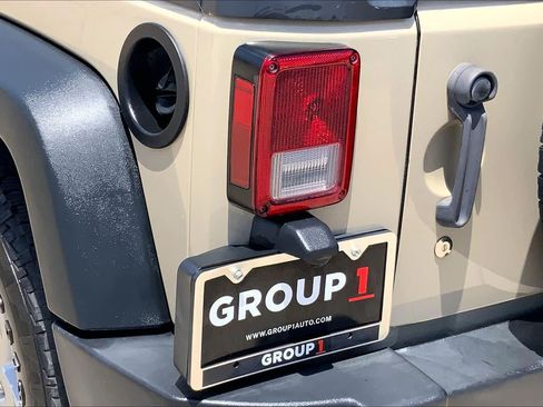 Used 2018 Jeep Wrangler Sport AWD/4WD image 24