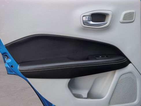 Used 2018 Jeep Compass Latitude w/ Popular Equipment Group image 37