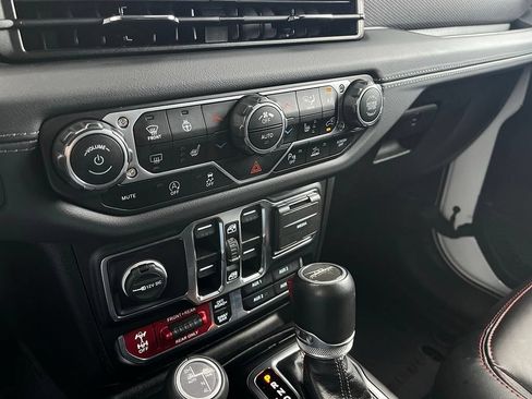 Used 2024 Jeep Gladiator Rubicon AWD/4WD image 22