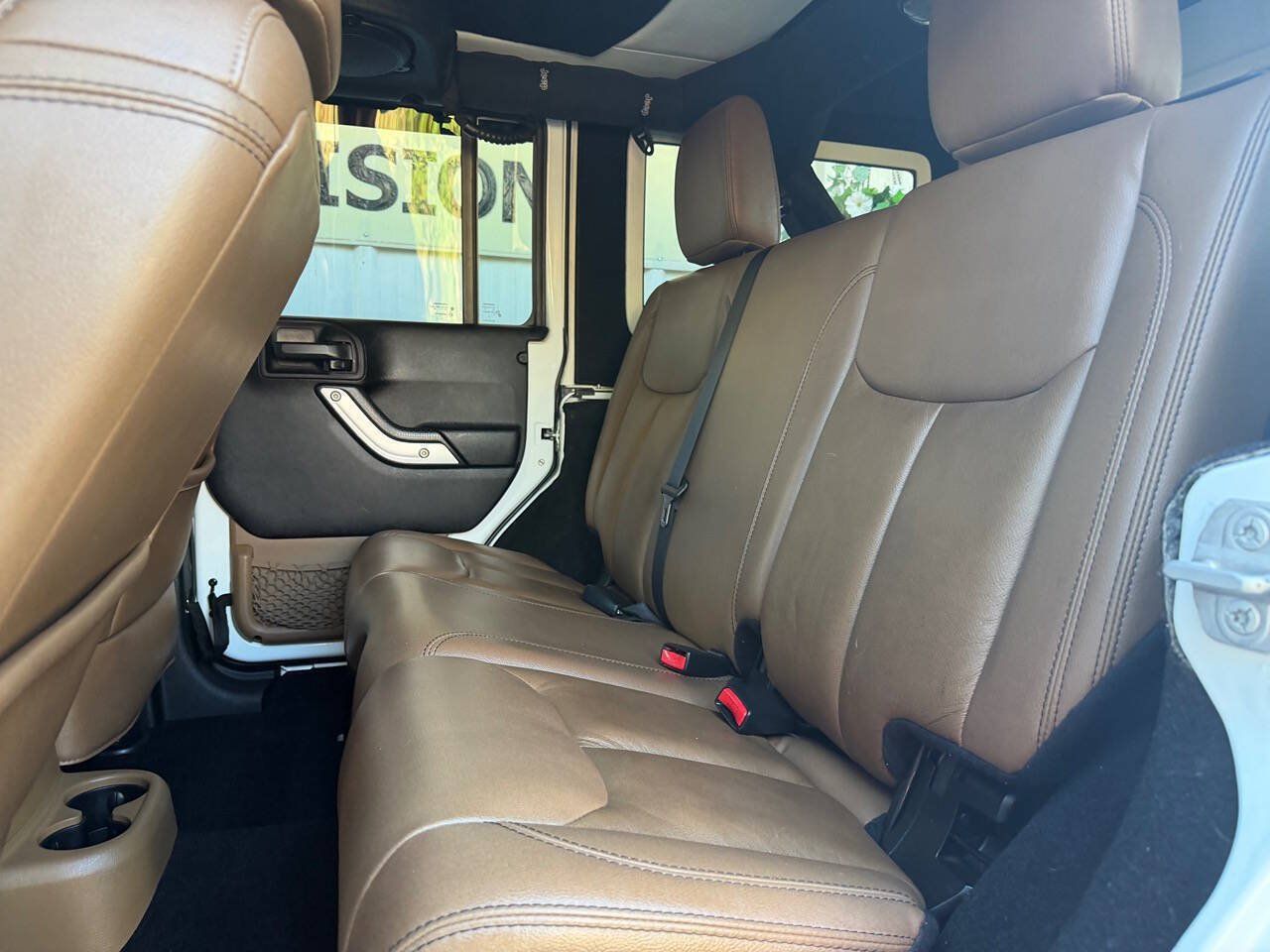 Used 2014 Jeep Wrangler Unlimited Rubicon w/ Connectivity Group AWD/4WD image 18