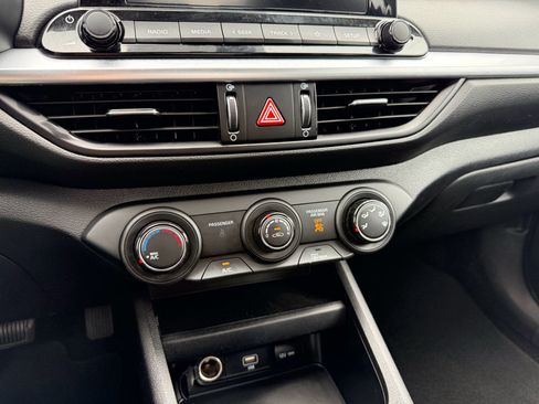 Used 2023 Kia Forte LXS w/ LXS Technology Package FWD image 22