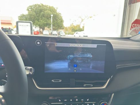 New 2026 Chevrolet Equinox LT w/ Convenience Package II image 35