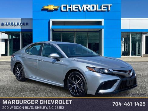 Used 2024 Toyota Camry SE FWD image 1