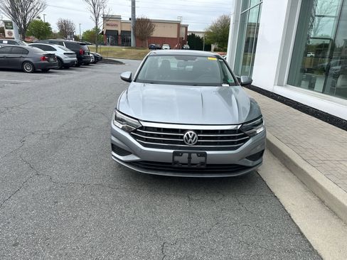 Used 2021 Volkswagen Jetta SE image 3