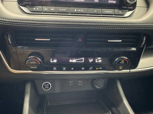 Used 2022 Nissan Rogue SV FWD image 38